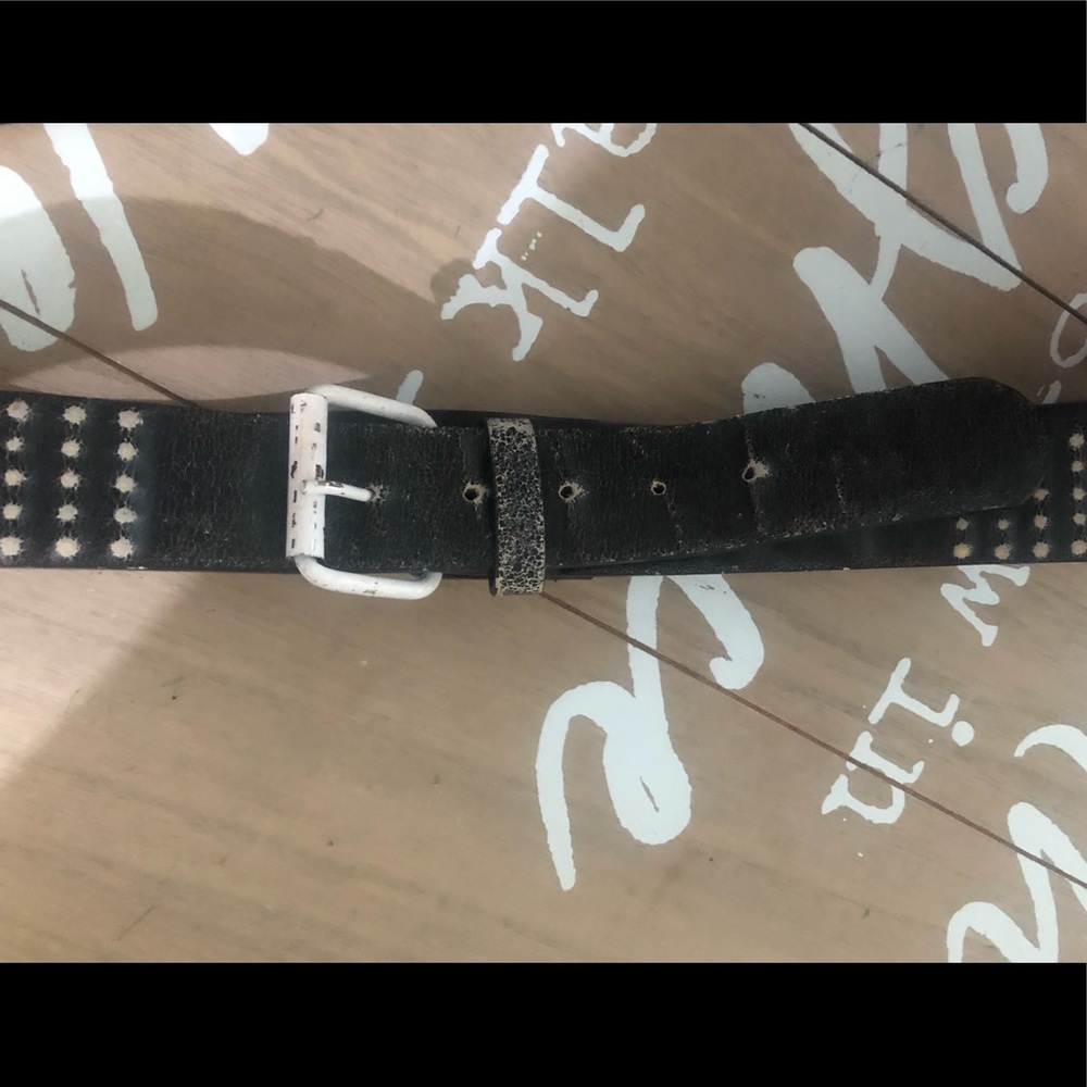 HOT TOPIC Distressed Belt